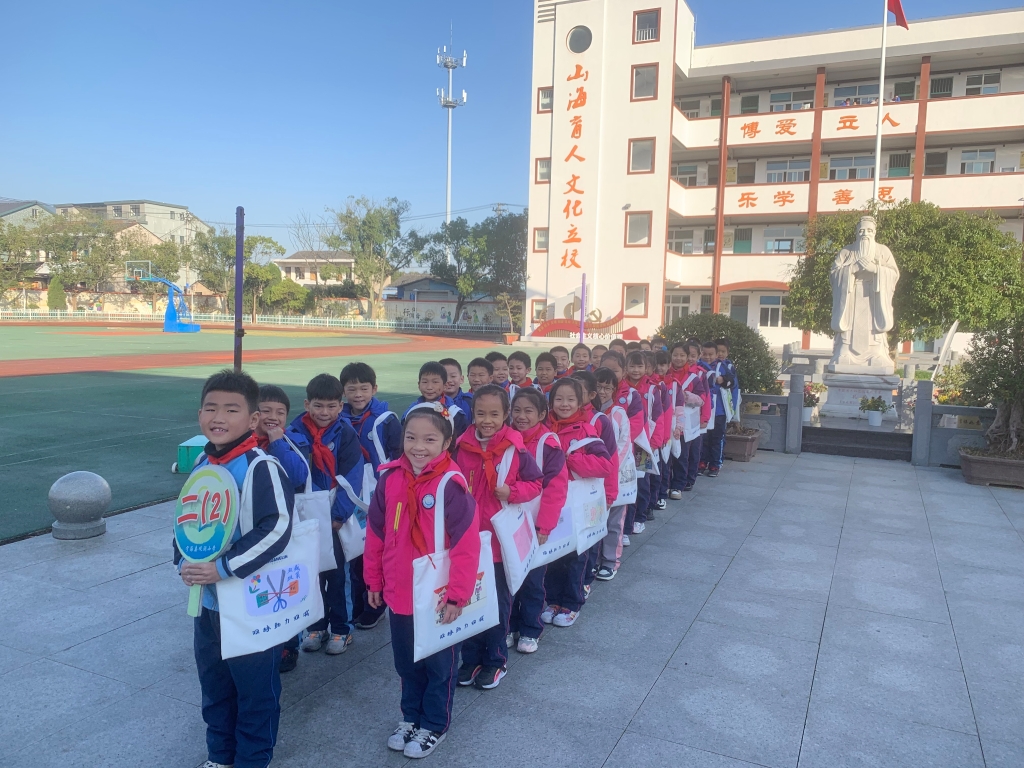 122cc太阳集成游戏助“双减”： 减压布袋添活力